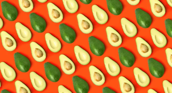 Composición Plana Con Aguacates Maduros Frescos Sobre Fondo Naranja —  Fotos de Stock