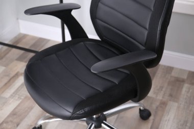 Modern rahat ofis koltuğu, yakın çekim.