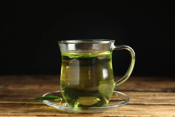 Tazza Verde Aromatico Sul Tavolo Legno — Foto Stock