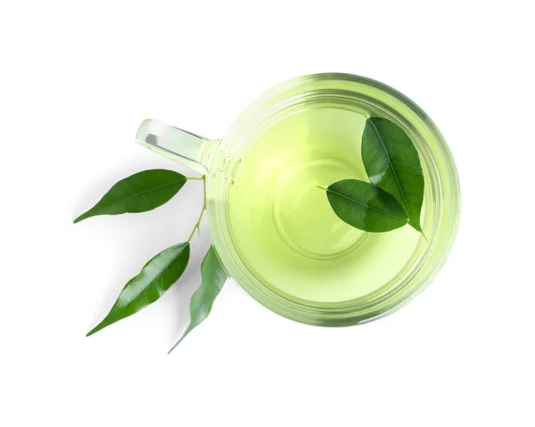 Bir Fincan Aromatik Yeşil Çay Yapraklar Beyaz Üst Manzara — Stok fotoğraf