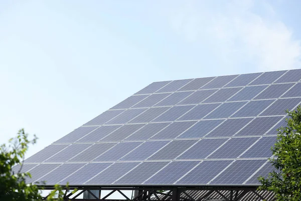 Painéis Solares Modernos Livre Dia Ensolarado — Fotografia de Stock