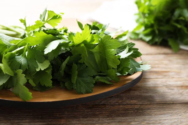 Bunch Fresh Green Parsley Wooden Table Closeup — Stock Photo, Image