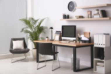 Modern ofis içinin bulanık görünümü 