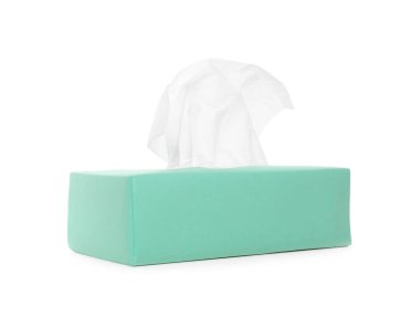 Kağıt mendilli kutu beyaza izole edilmiş.