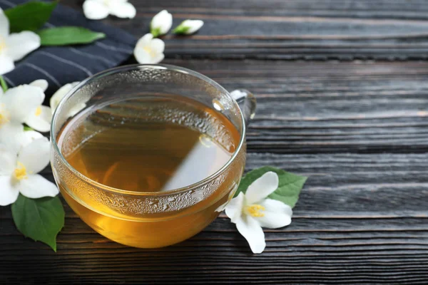 Kopje Thee Verse Jasmijnbloemen Zwarte Houten Tafel Ruimte Voor Tekst — Stockfoto