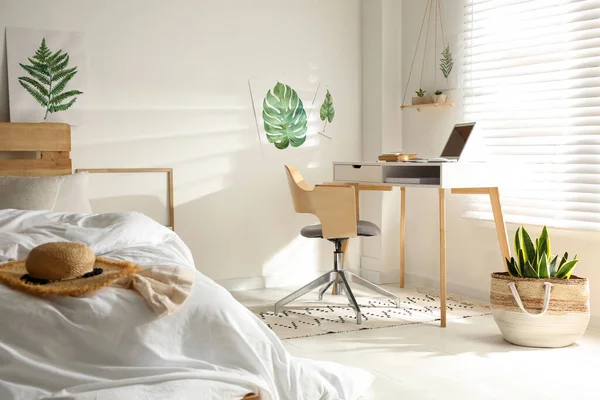 Intérieur Élégant Chambre Avec Lieu Travail Lit — Photo