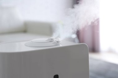 Modern hava nemlendirici evde, yakın görüş