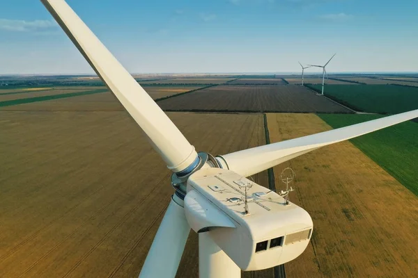 Nowoczesna Turbina Wiatrowa Zbliżenie Alternatywne Źródło Energii — Zdjęcie stockowe