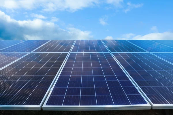 Sonnenkollektoren Gegen Blauen Himmel Alternative Energiequelle — Stockfoto