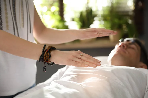 Man Crystal Healing Session Therapy Room — Stock Photo, Image