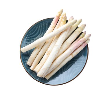 Taze çiğ kuşkonmaz beyaza izole edilmiş, üst manzara