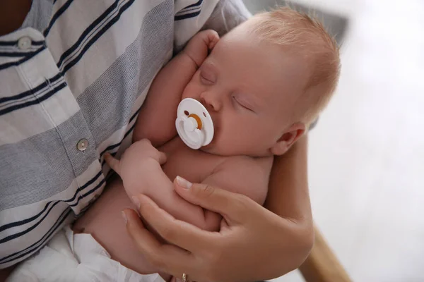 Mãe Com Seu Bebê Recém Nascido Vista Close — Fotografia de Stock