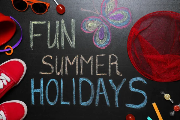 Flat Lay Compositie Met Kinderschoenen Inscriptie Fun Summer Holidays Schoolbord — Stockfoto