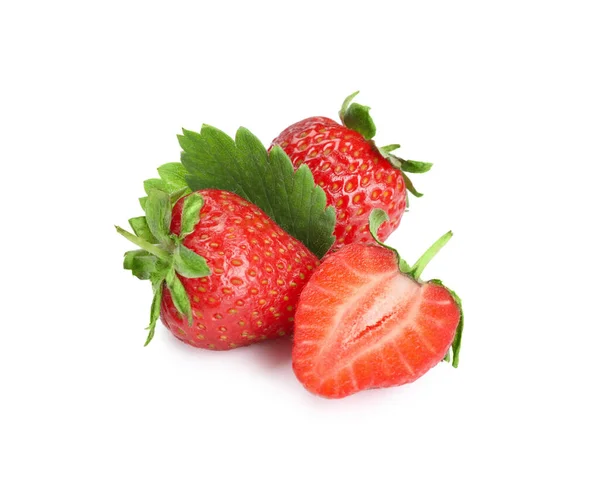 Fresas Rojas Maduras Frescas Aisladas Blanco — Foto de Stock