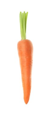 Taze taze sulu havuç, beyaz üzerine izole edilmiş.