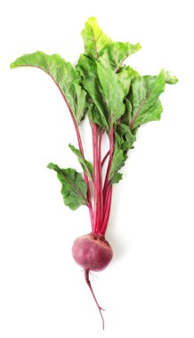 Çiğ pancar ve beyaz yapraklar.