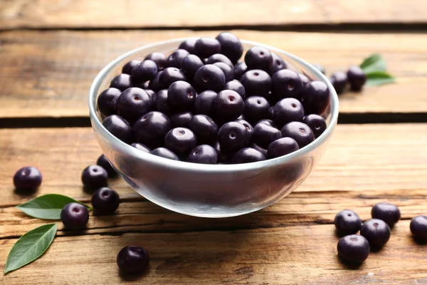 Baies Acai Fraîches Dans Bol Verre Sur Une Table Bois — Photo