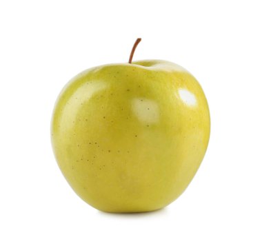 Taze sulu sarı elma beyazda izole edilmiş.