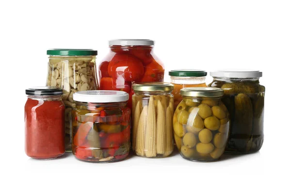 Szklane Słoiki Różnymi Marynowanymi Warzywami Grzybami Białym Tle — Zdjęcie stockowe