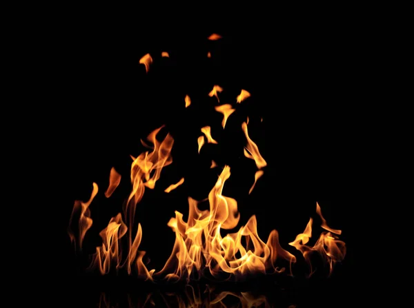 Piękne Jasne Płomienie Ognia Czarnym Tle — Zdjęcie stockowe