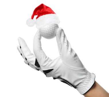 Elinde küçük bir Noel Baba şapkası olan golf topu tutan oyuncu, yakın plan.