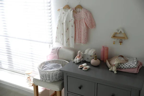 Commode Accessoires Élégants Dans Chambre Enfant — Photo