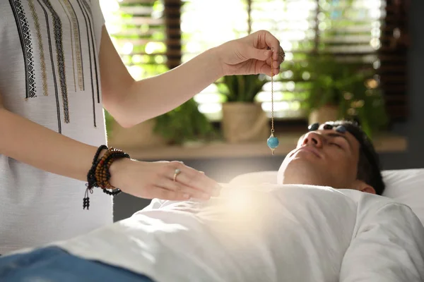 Man Crystal Healing Session Therapy Room — Stock Photo, Image