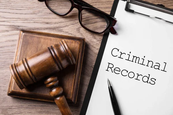 Klembord Met Woorden Criminal Record Hamer Houten Tafel Plat Gelegd — Stockfoto