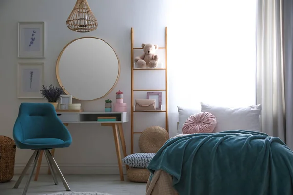 Interior Del Dormitorio Muchacha Adolescente Con Muebles Elegantes Idea Para — Foto de Stock