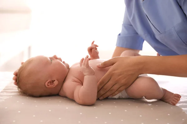 Doctor Examining Cute Baby Clinic Closeup Health Care — Stock Photo, Image