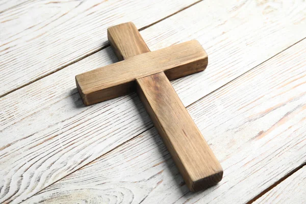 Християнський Хрест Білому Дерев Яному Тлі Релігія — стокове фото
