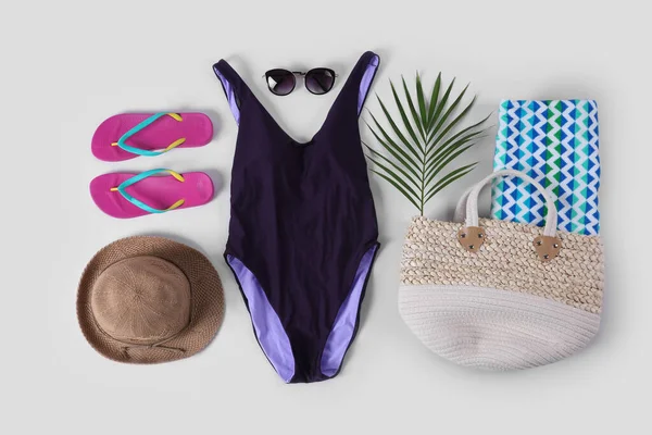 Composizione Flat Lay Con Accessori Spiaggia Sfondo Bianco — Foto Stock