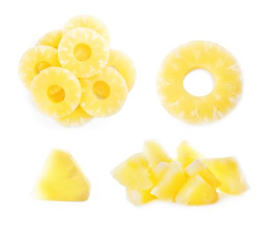 Beyaz arka planda konserve ananas halkaları ve parçaları.