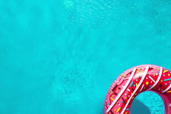 Aufblasbarer Ring Der Schwimmbad Schwimmt Draufsicht Mit Platz Für Text — Stockfoto