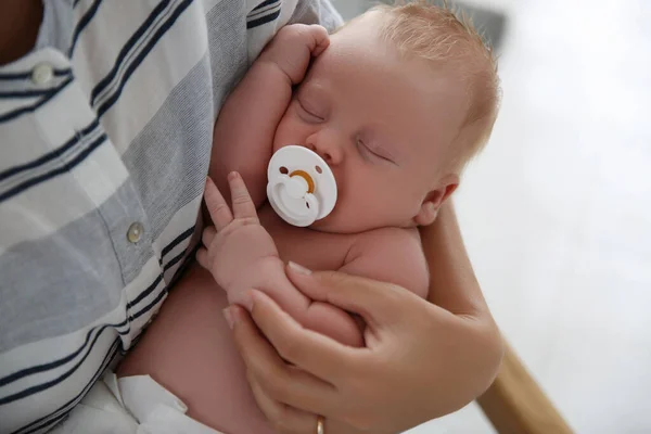 Madre Con Bebé Recién Nacido Vista Cerca —  Fotos de Stock