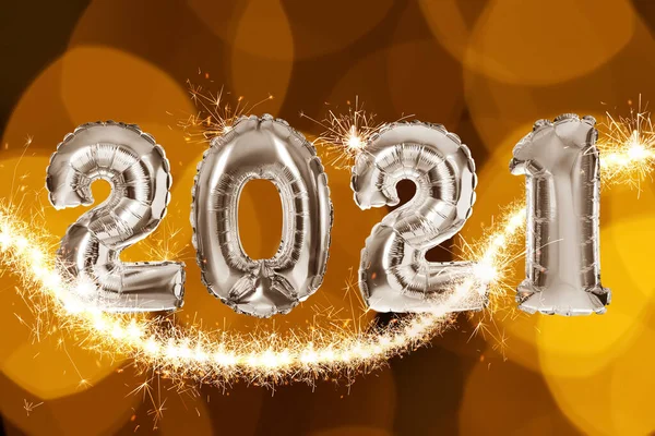 2021 Celebração Ano Novo Balões Brilhantes Com Brilhos Luzes Embaçadas — Fotografia de Stock