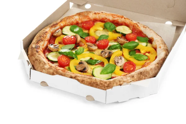 Вкусная Овощная Пицца Картонной Коробке Белом Фоне Крупным Планом — стоковое фото