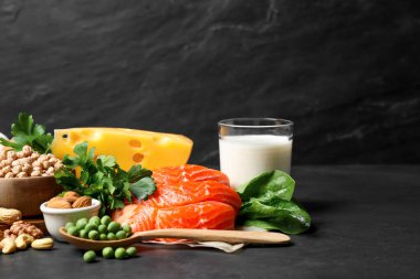 Siyah masada protein açısından zengin ürünler.