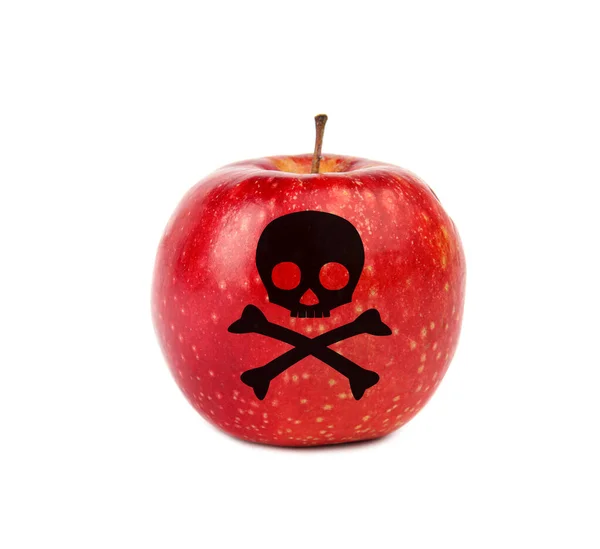 白い背景に頭蓋骨と横骨の画像を持つ赤い毒リンゴ — ストック写真