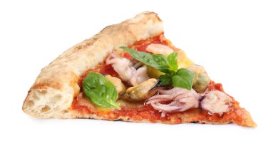 Beyaz üzerine izole edilmiş lezzetli deniz ürünleri pizzası.