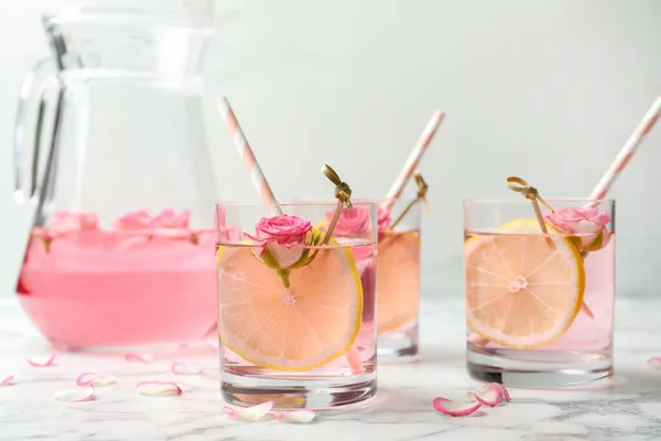 Refreshing Drink Lemon Rose White Marble Table — Stock Photo, Image