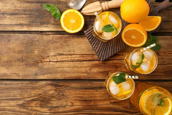 Köstliches Erfrischungsgetränk Mit Orangenscheiben Auf Holztisch Flach Gelegt Raum Für — Stockfoto