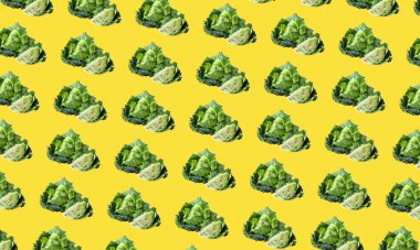 Sarı zemin üzerinde taze Savoy lahanaları olan kolaj, desen tasarımı