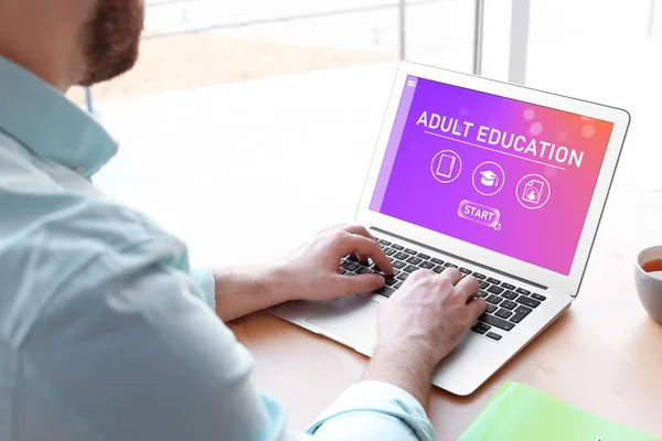 Man Using Laptop Online Studying Indoors Closeup Adult Education — Stock Photo, Image