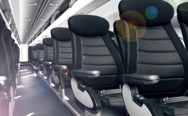 Uçakta rahat koltukları olan modern bir kulübe.