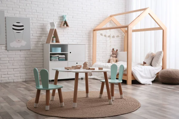 Quarto Infantil Bonito Interior Com Cama Pequena Mesa — Fotografia de Stock