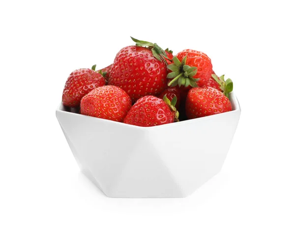 Fraises Mûres Dans Bol Isolé Sur Blanc — Photo