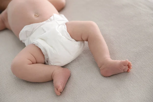 Lindo Bebé Pañal Acostado Cama Primer Plano —  Fotos de Stock