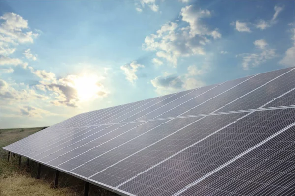 Zonnepanelen Buiten Geïnstalleerd Alternatieve Energiebron — Stockfoto
