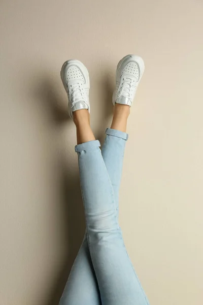 Woman Wearing Sneakers Beige Background Closeup — Stock Photo, Image